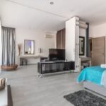 Vinyl Flooring vs. Hardwood: Finding the Right Fit for Your Home